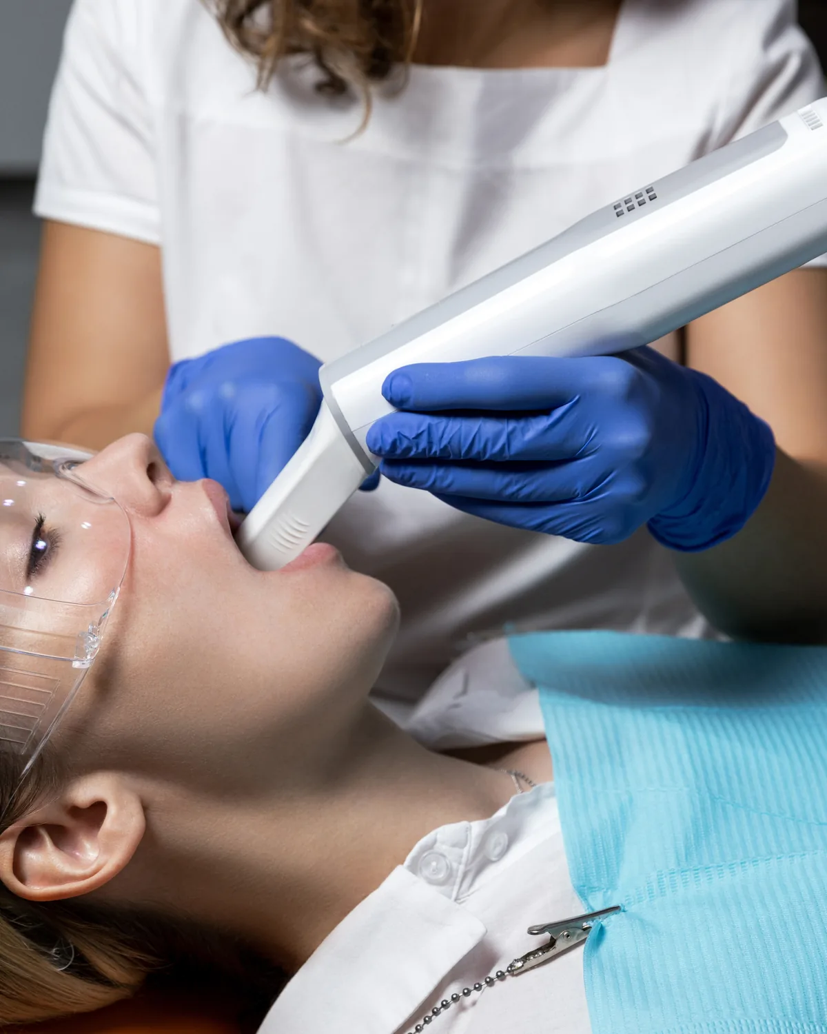 Skanowanie wewnątrzustne pacjentki w Bas Clinic we Wrocławiu