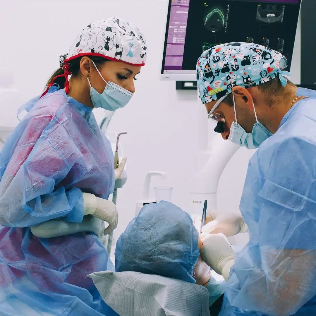 Zabieg wszczepienia implantów zębowych w Bas Clinic we Wrocławiu