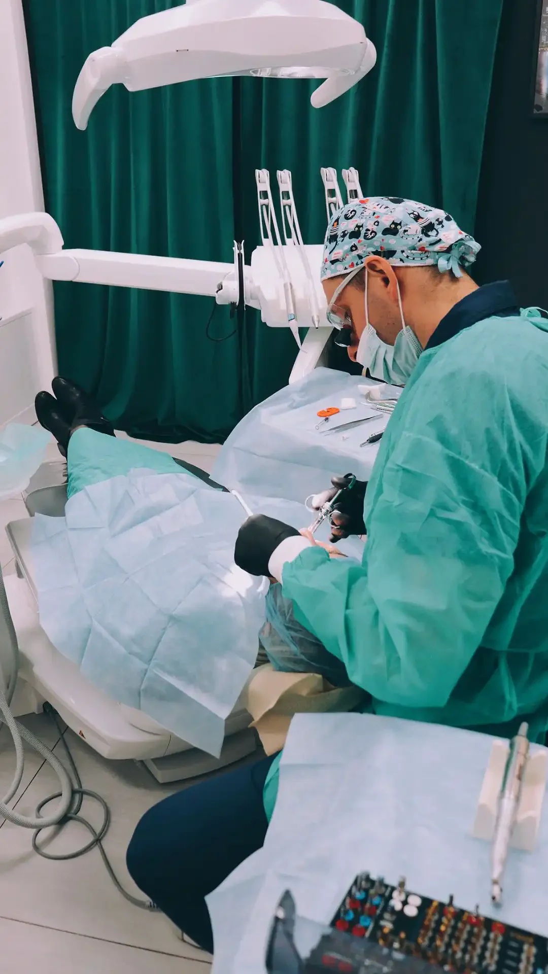 Zabieg odbudowy bezzębia na implantach w Bas Clinic we Wrocławiu