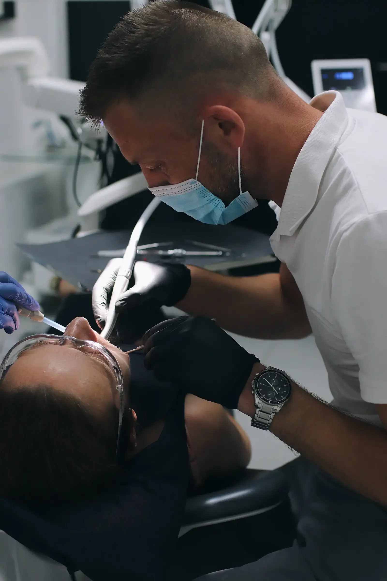 Leczenie zębów w gabinecie Bas Clinic we Wrocławiu