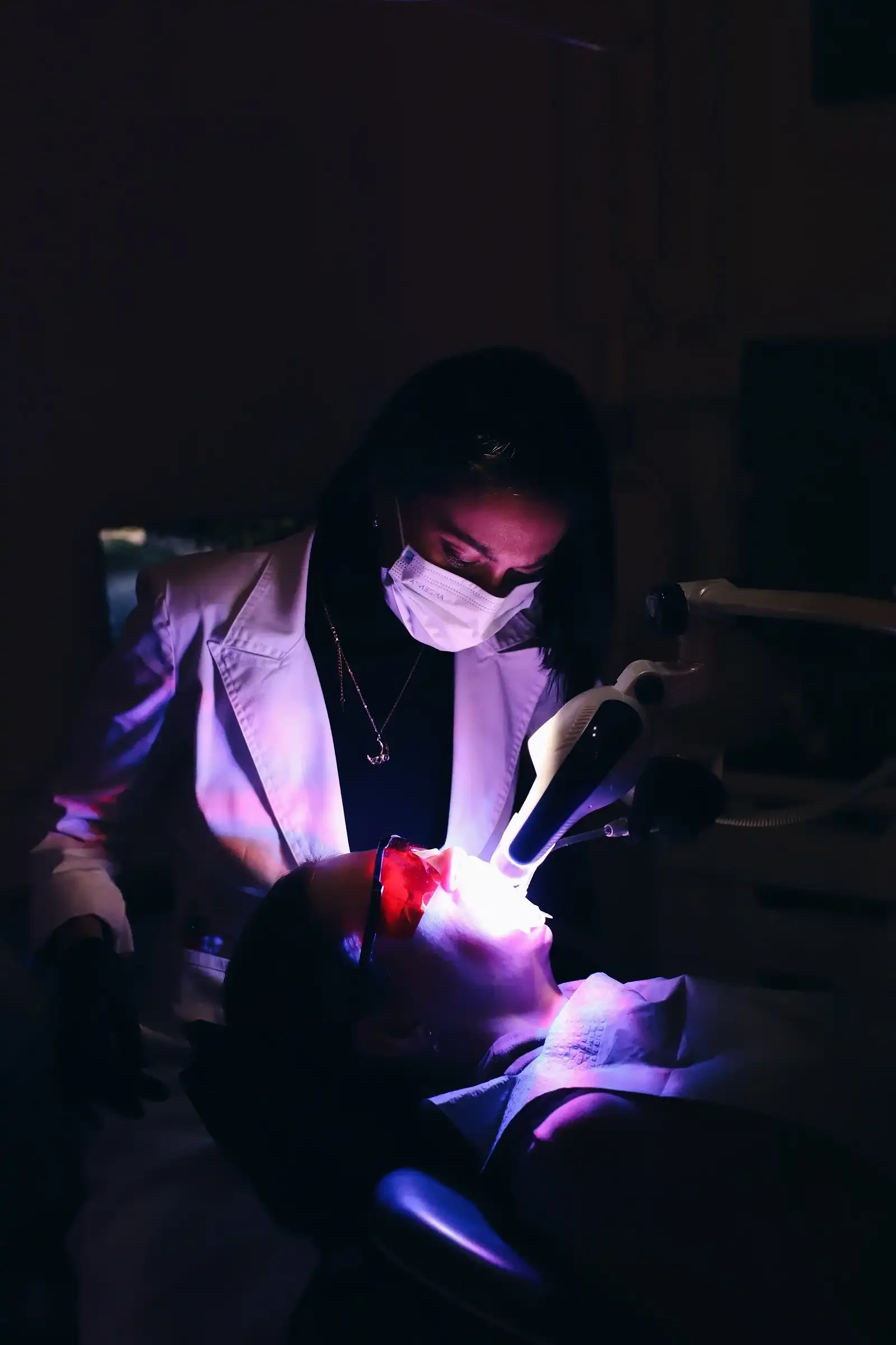 Zabieg wybielania zębów w gabinecie Bas Clinic we Wrocławiu